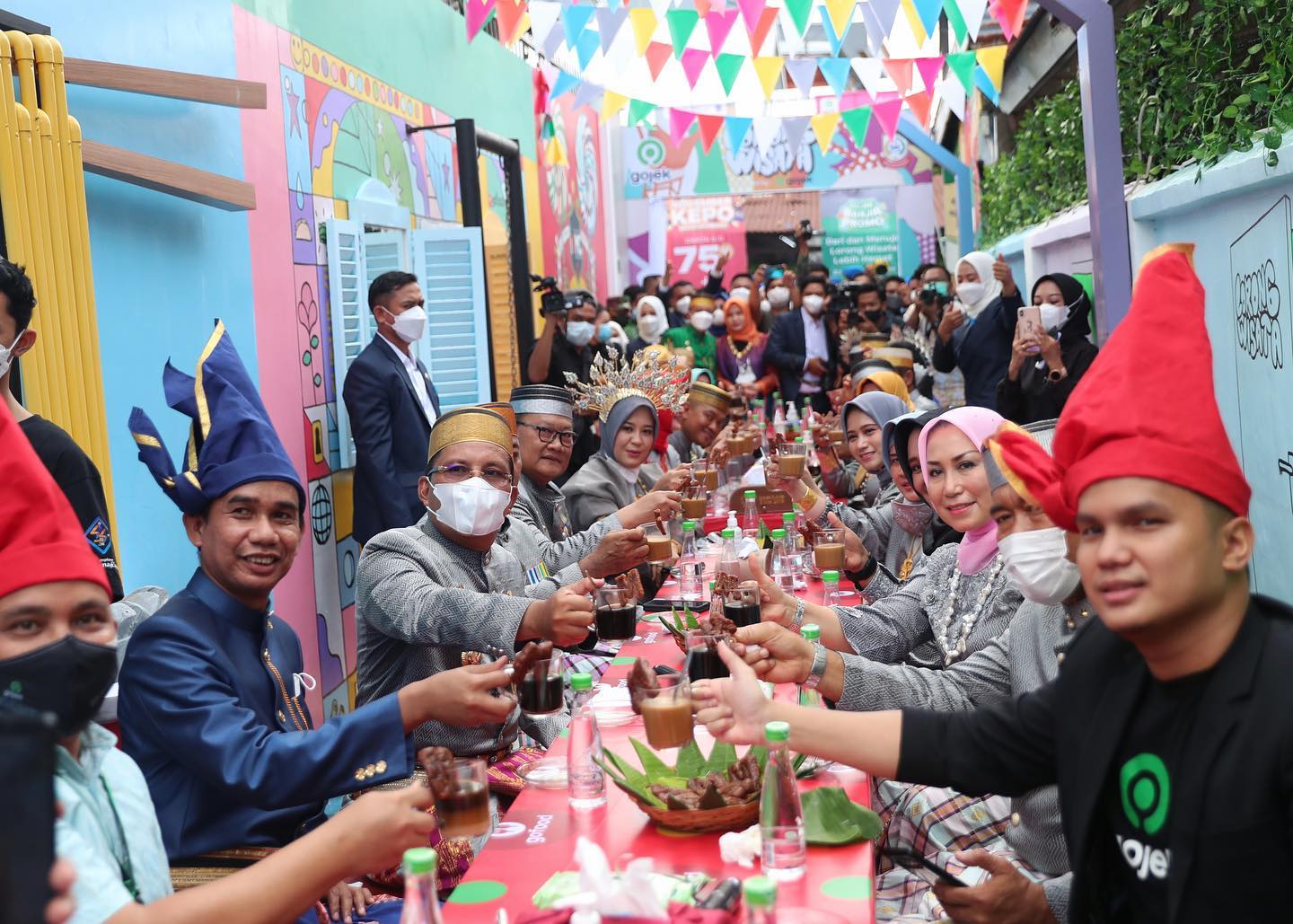 Rayakan HUT Makassar ke-414, Rudianto Lallo Bersama Danny-Fatma Nikmati Kopi dan Taripang di Lorong Wisata